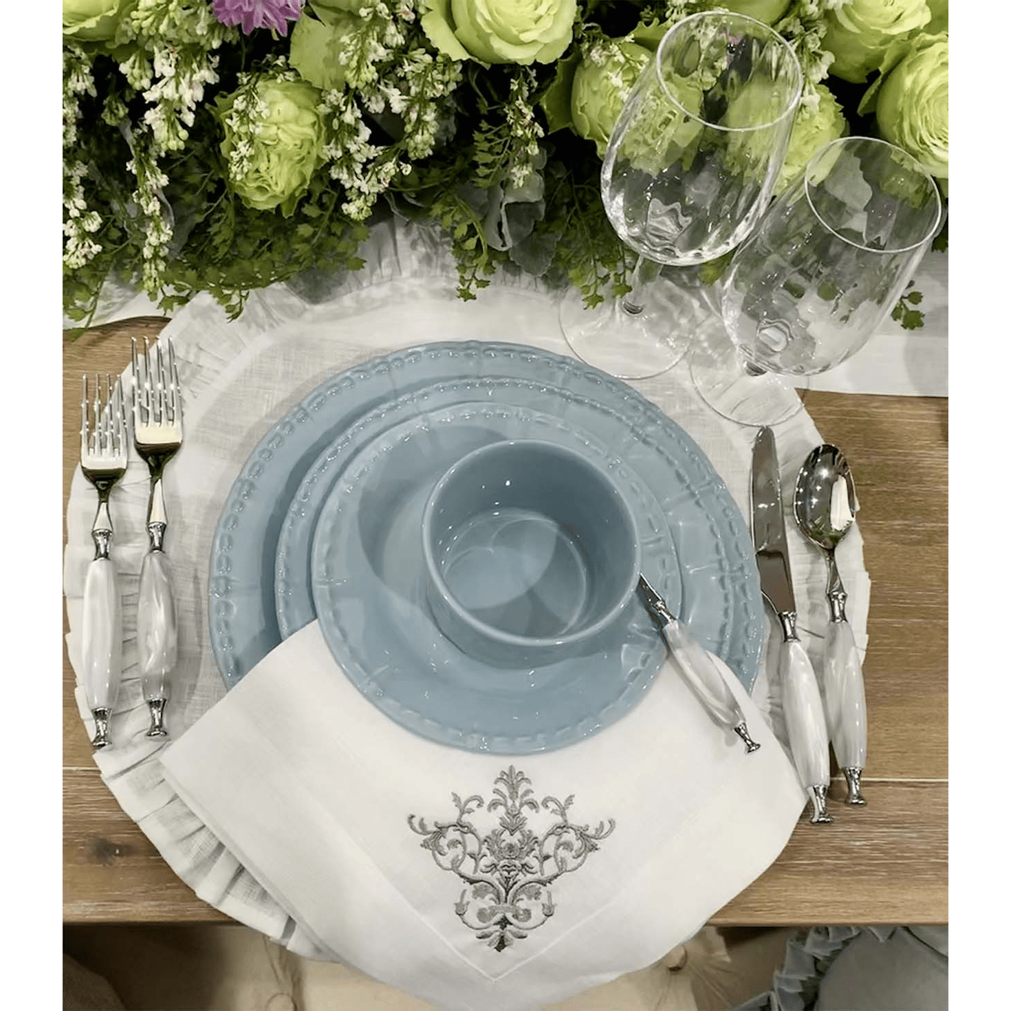 Country 5 Piece Place setting - white-Casa Bugatti USA