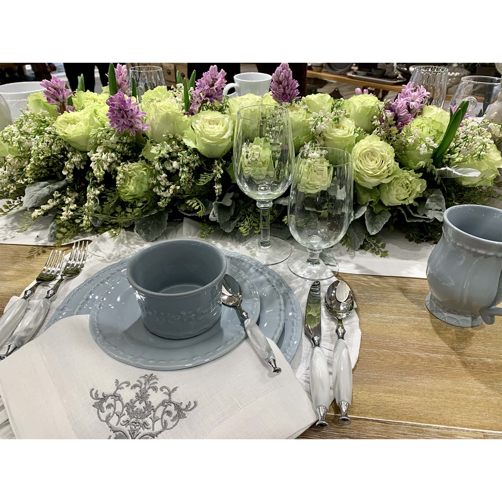 Country 5 Piece Place Setting white-Casa Bugatti USA