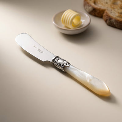 Casa Bugatti spreaders knife, studio photograph