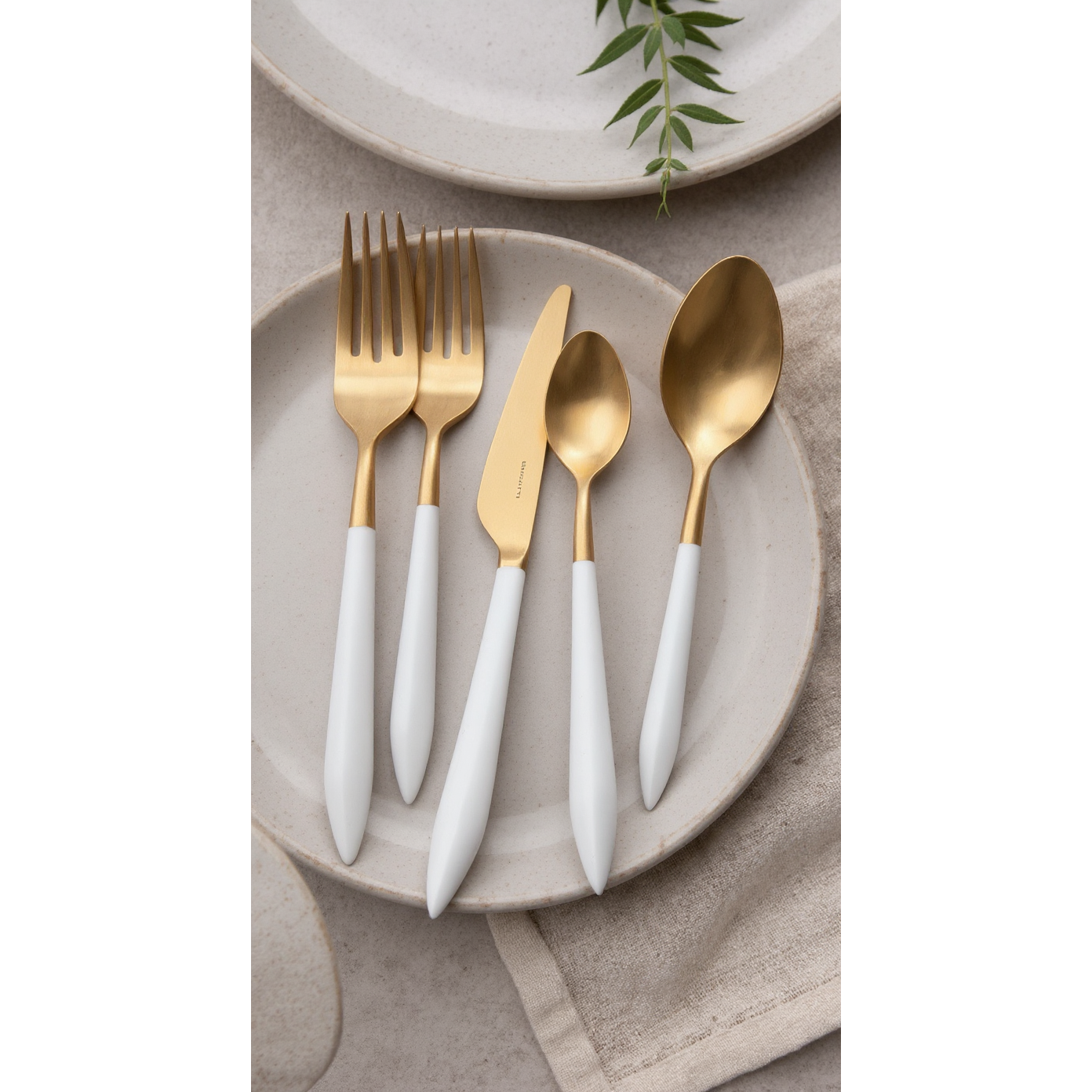 Ares Gold / White 5 Piece Place Setting