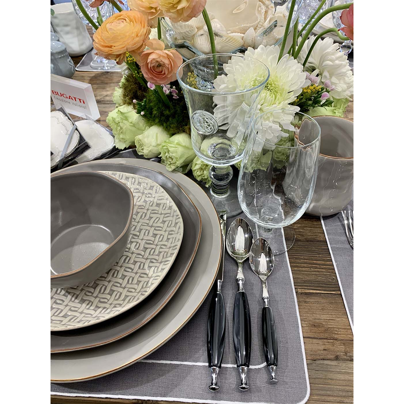 Country 5 Piece Place Setting black-Casa Bugatti USA