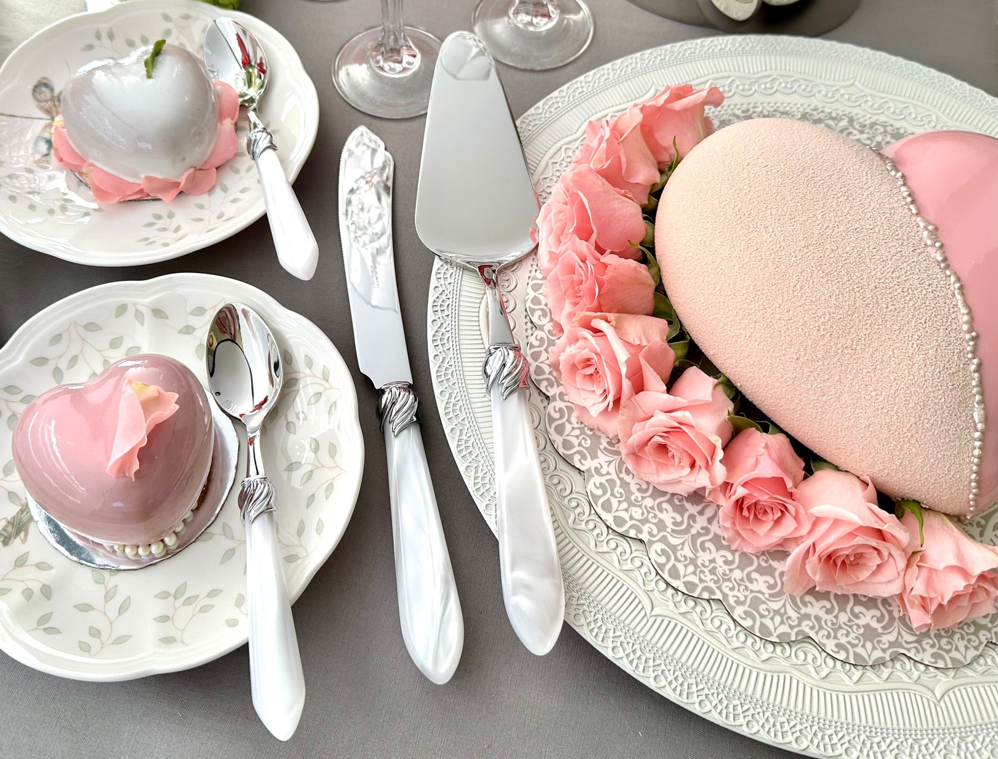 Falabella 2 Piece Cake Serving set, White — Casa Bugatti