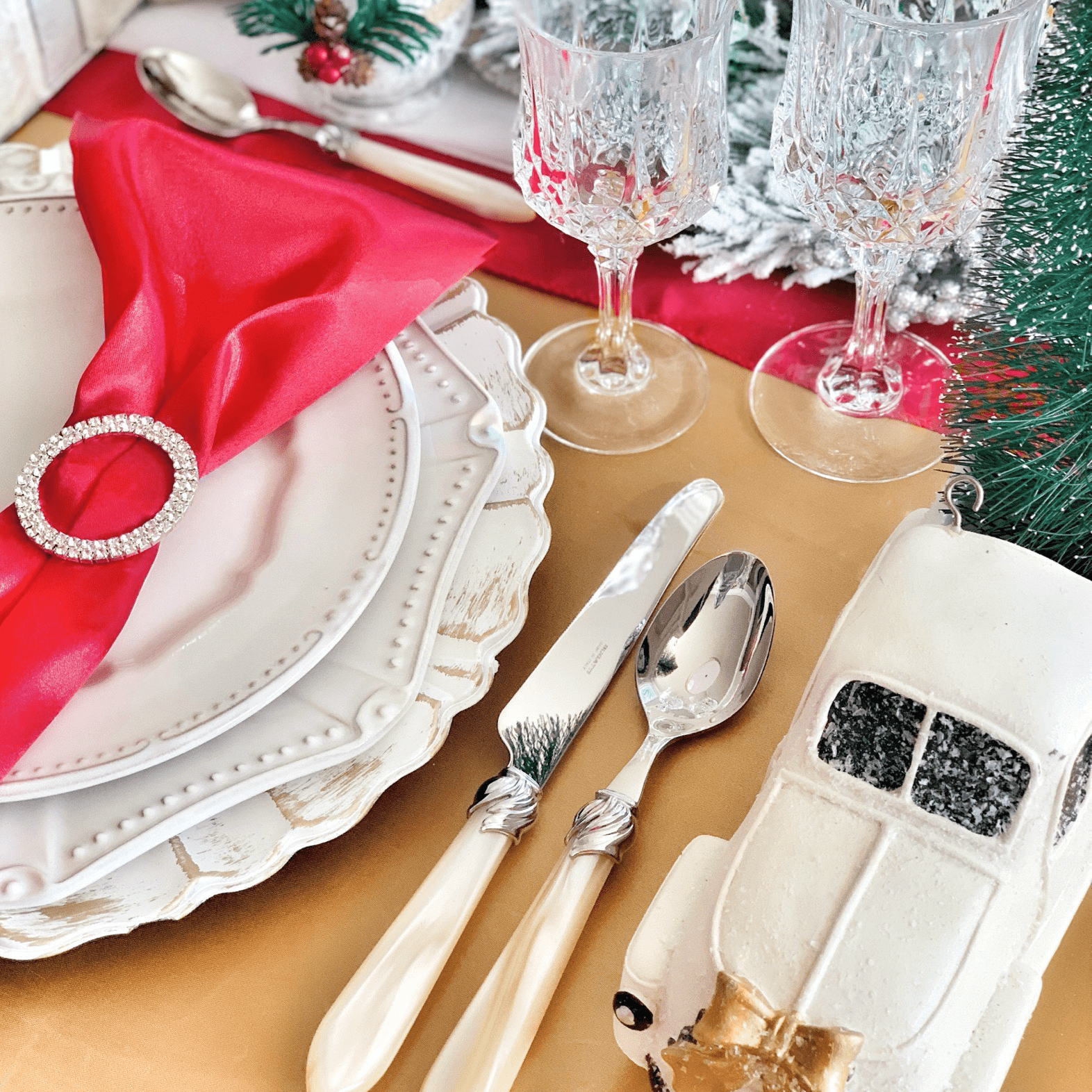 Falabella 2 Piece Cake Serving Set ivory-Casa Bugatti USA