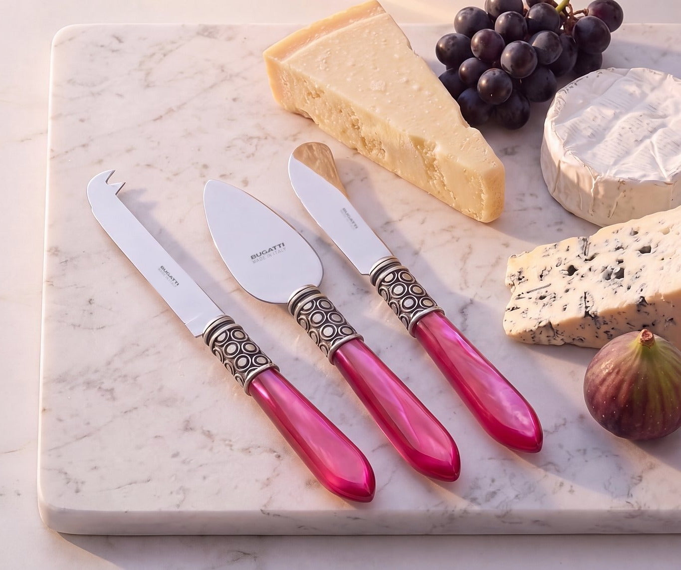 Optical Antique 3 piece cheese knife set, Raspberry — Casa Bugatti